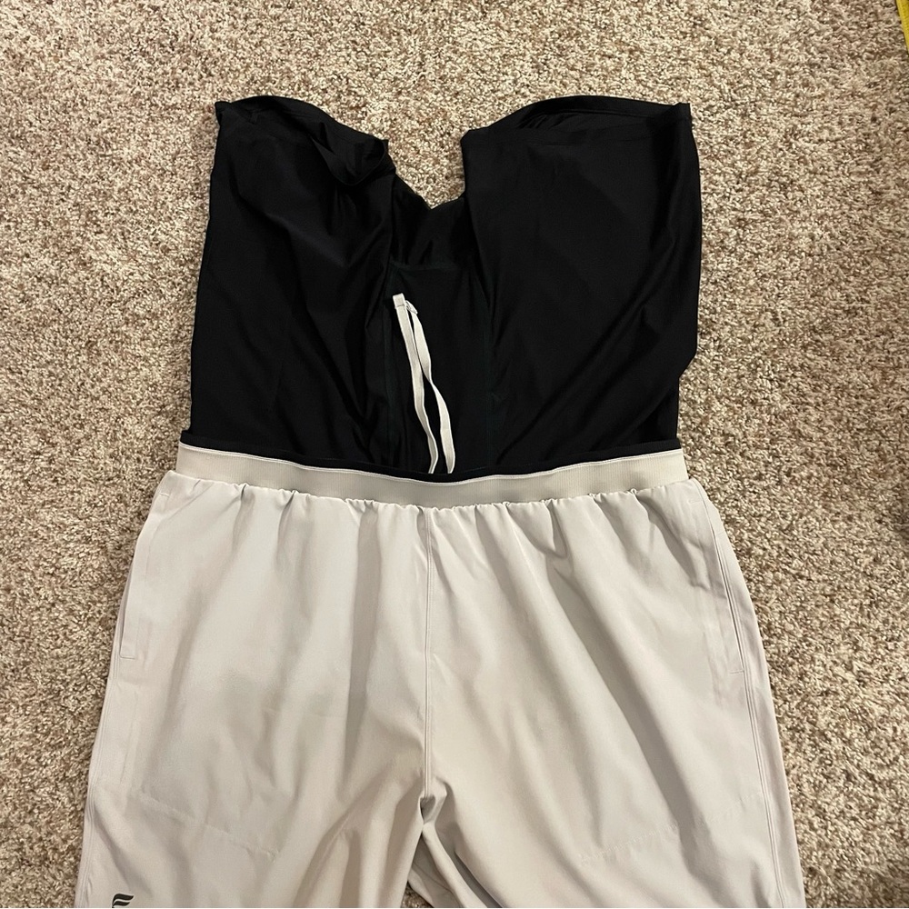 NWT Fabletics The Fundamental Lined 7” Shorts Light Gray / Black XXL - Picture 10 of 13